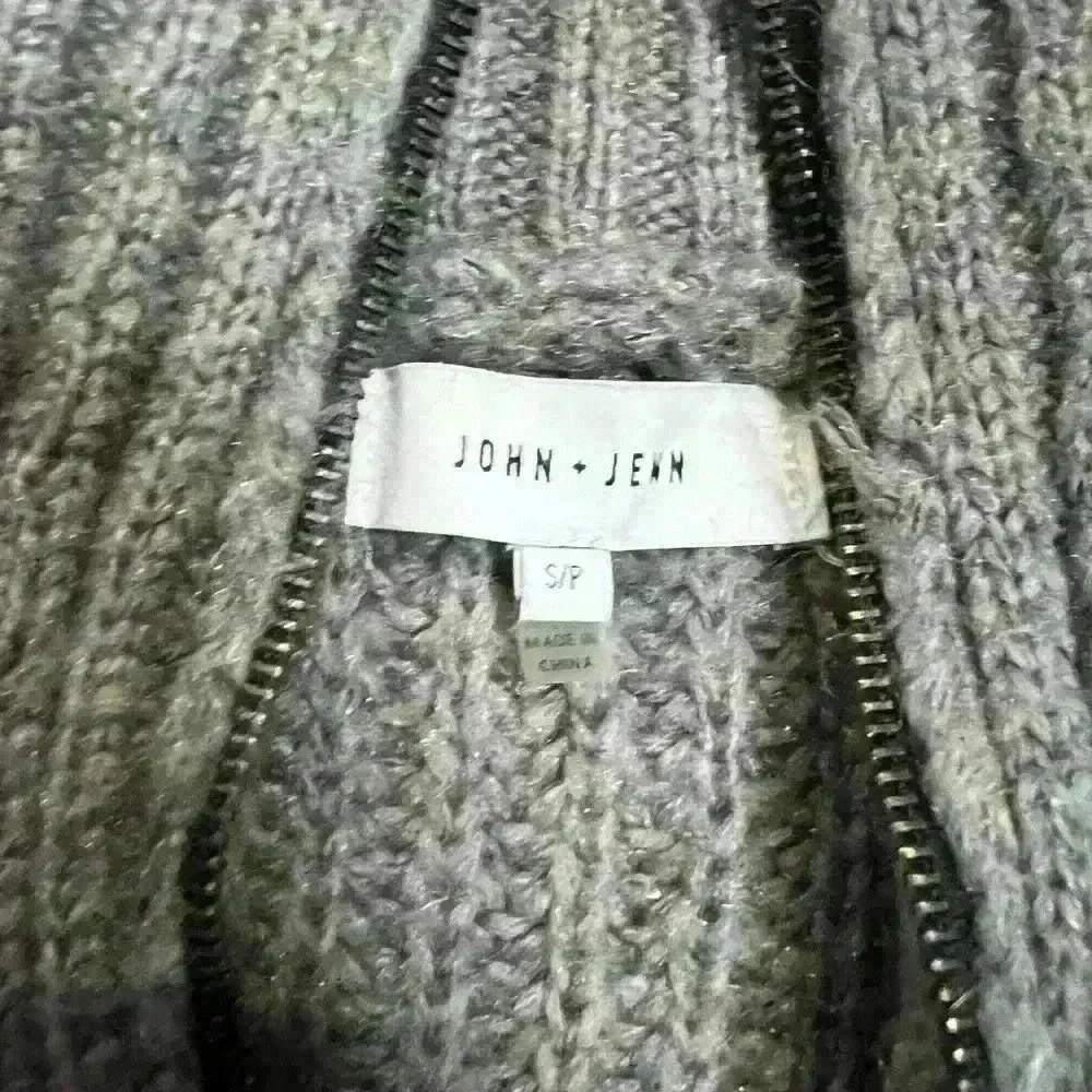 John + Jenn  Sweater grey size small - Picture 7 of 10